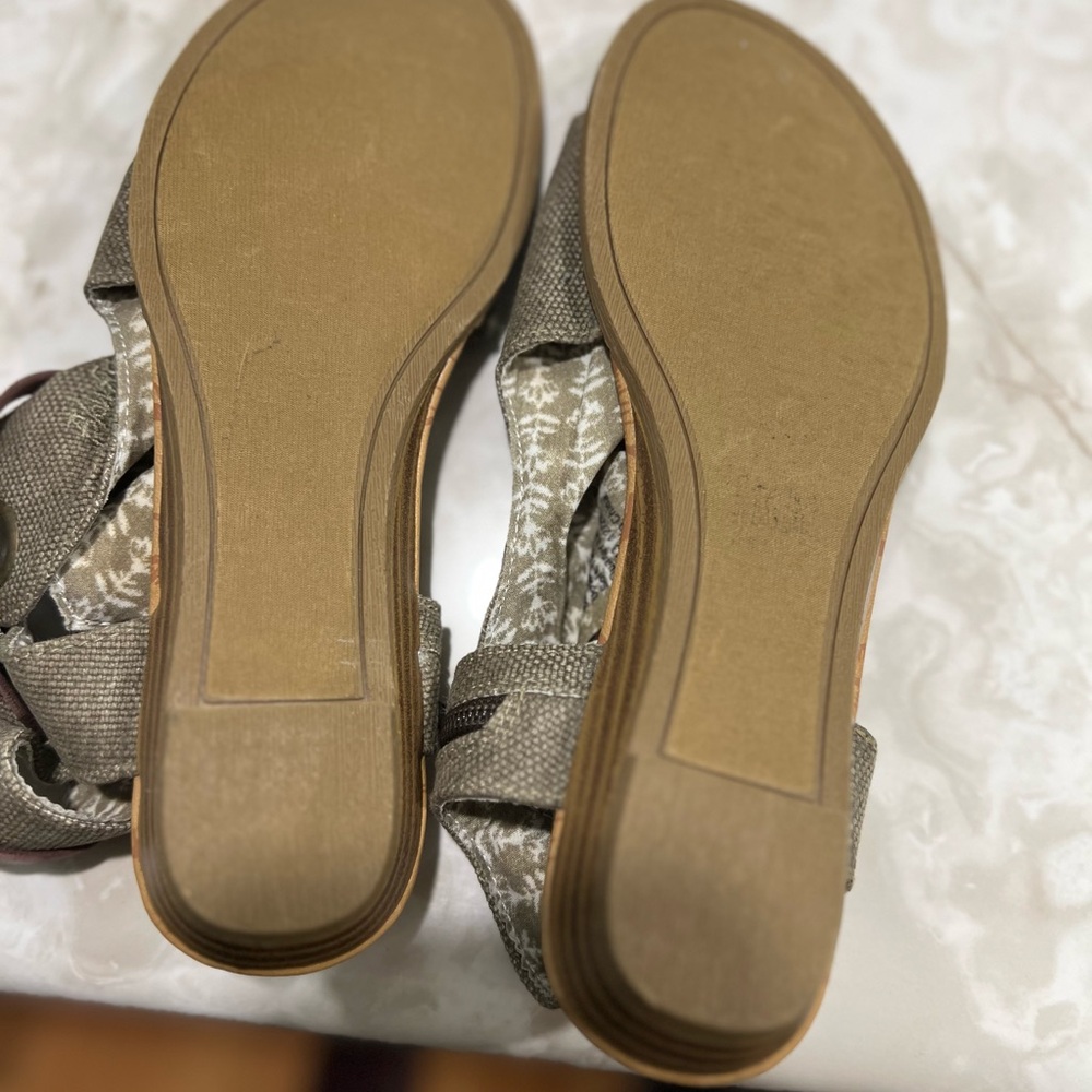 Blowfish Brown and Tan Open-Toe Sandals - Picture 4 of 4